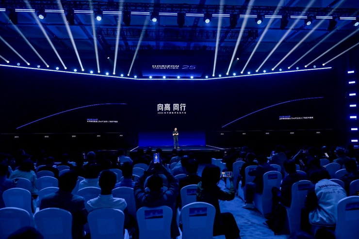 地平线副总裁兼首席架构师苏箐：未来每代产品将十倍提升，统一范式贯通L2-L4