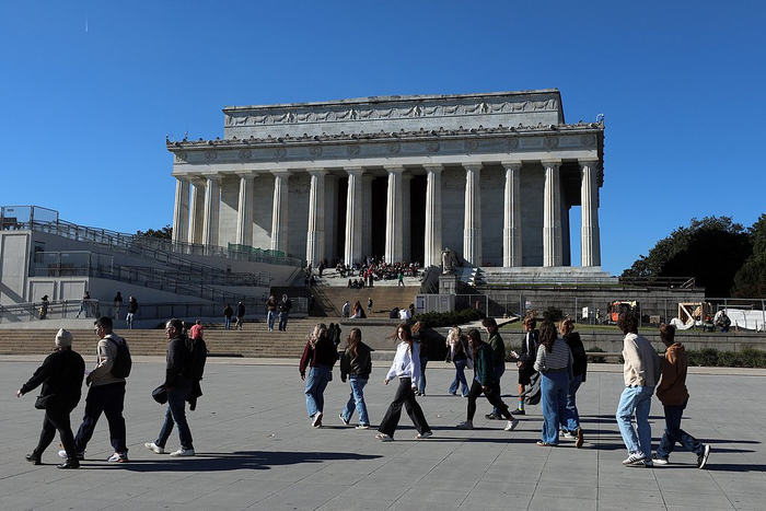 倒查5年？美国计划审查免签赴美游客社媒，被批“数据窃贼”