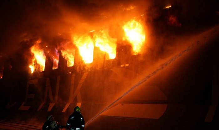 乌称一黑海港口城市遭导弹袭击 致货船起火