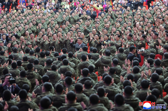 赴俄库尔斯克朝鲜工兵回国，金正恩：出色完成任务，创造惊人奇迹