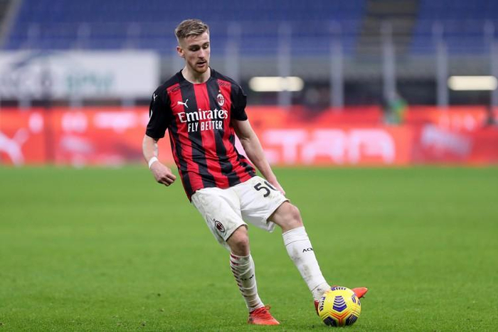 记者：米兰与萨勒马科尔斯就涨薪续约达成协议，官宣即将到来