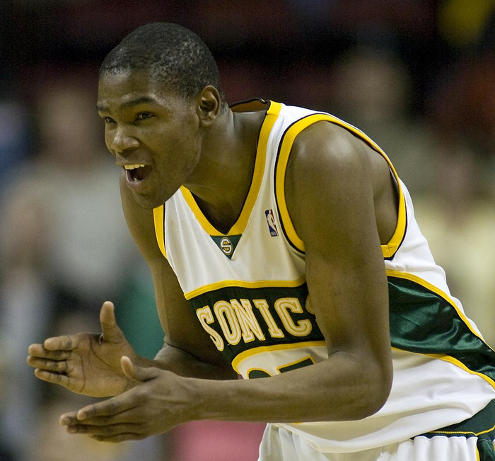 最年轻40分先生！榜首20年后终易主 前10幼詹占3席 一人压KD进前3