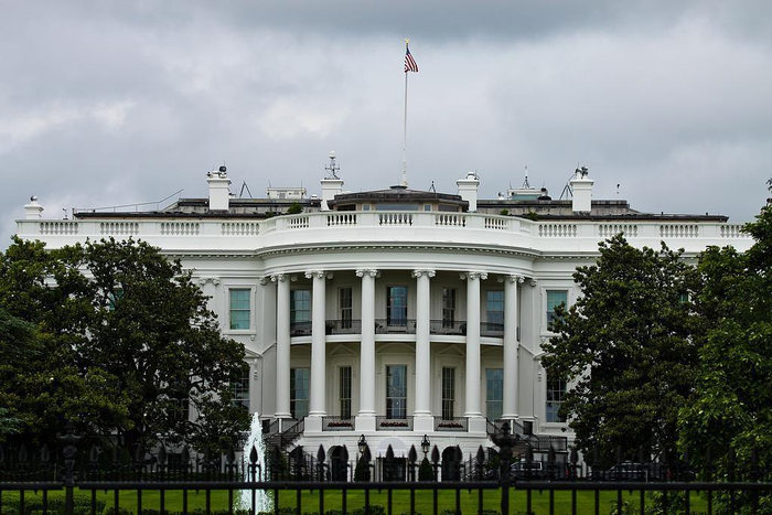 特朗普签署行政命令 重申2028年登月目标