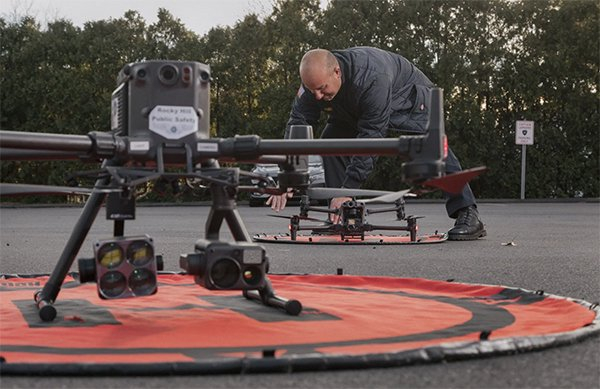 大疆安全审查最后期限在即，美国消防部门疾呼：美制无人机对灭火毫无用处