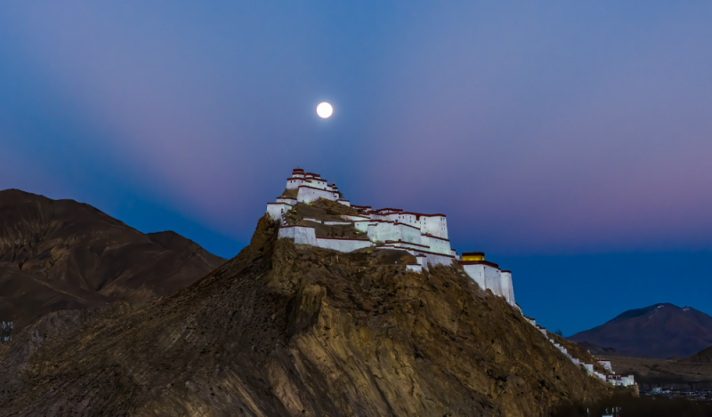 7点出发｜高市早苗，被控告！