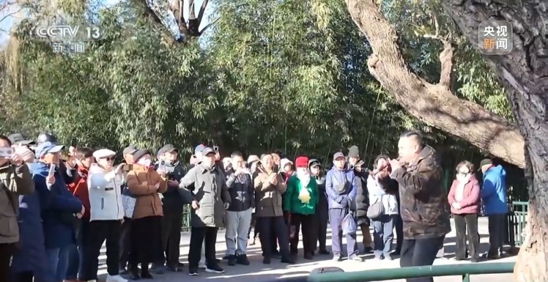 新闻周刊丨人民“演奏家”进公园 市民现场点歌不亦乐乎