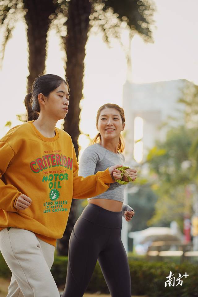 陪看不见的女孩跑下去|无障碍影片