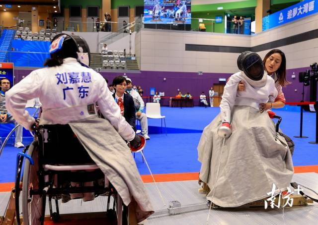 轮椅上的“剑客”