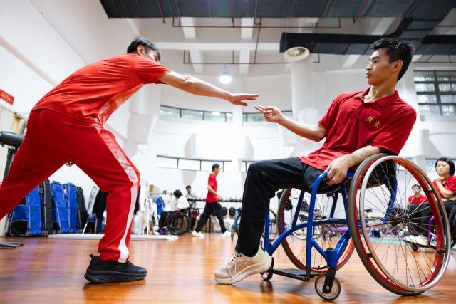 轮椅上的“剑客”