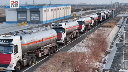 新疆阿拉山口:全国首单航空煤油出口中亚