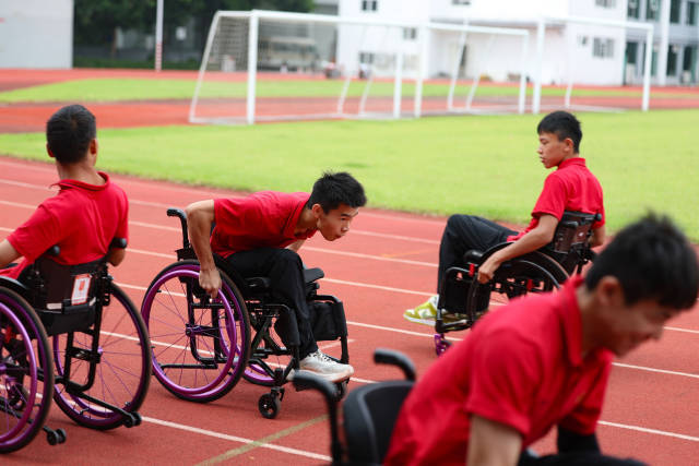 轮椅上的“剑客”