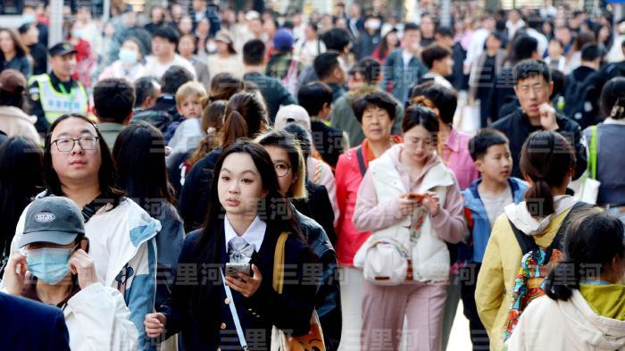 中央力推投资于人,释放民生红利