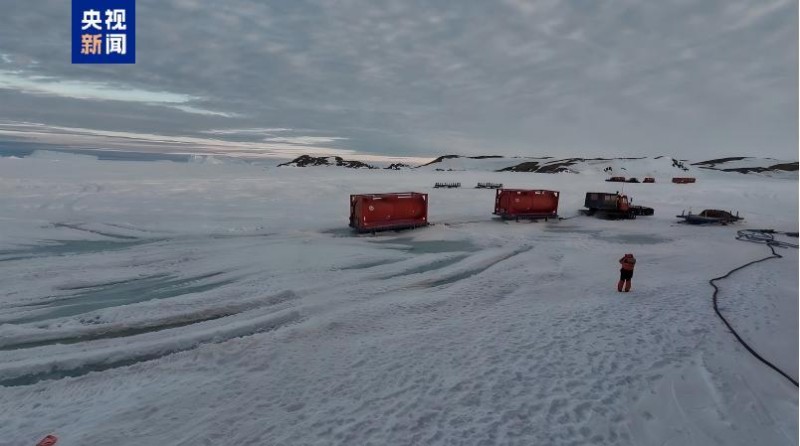 海冰运输+直升机吊挂 中国第42次南极考察中山站“卸货模式”开启