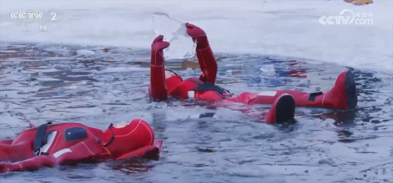 夜滑、冰浮、“云端玩雪”……冰雪“冷资源”激活“热经济” 解锁“流量密码”