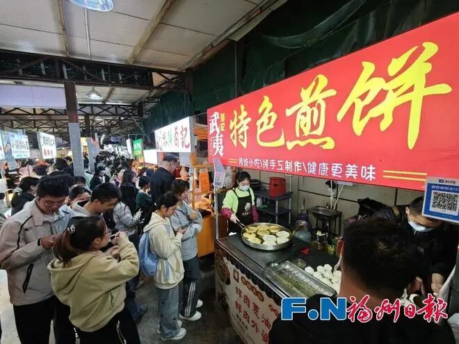 看丹观察丨小本经营,大爱在心!这条小吃街,为何都是同一个收款码?