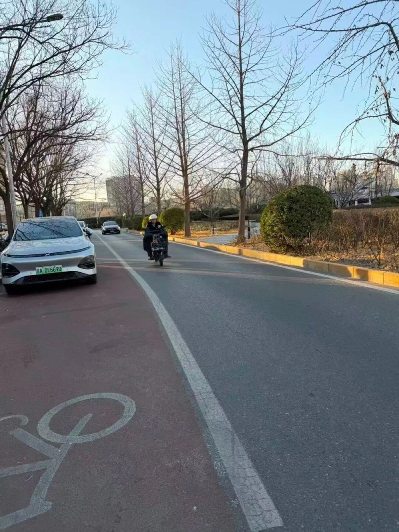 骑行乱、车位缺、执法难:北京700万辆电动自行车的治理考题