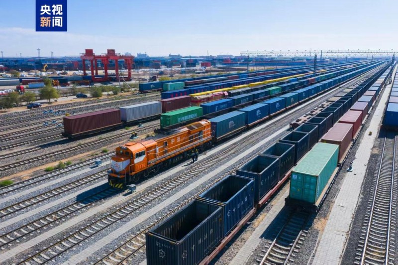 1至11月国家铁路发送货物37.27亿吨