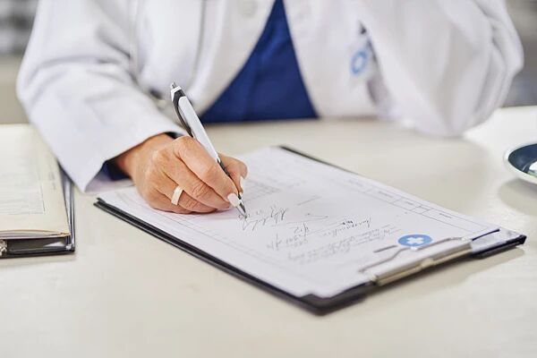 长期喝白开水和长期喝茶的人，谁更健康？