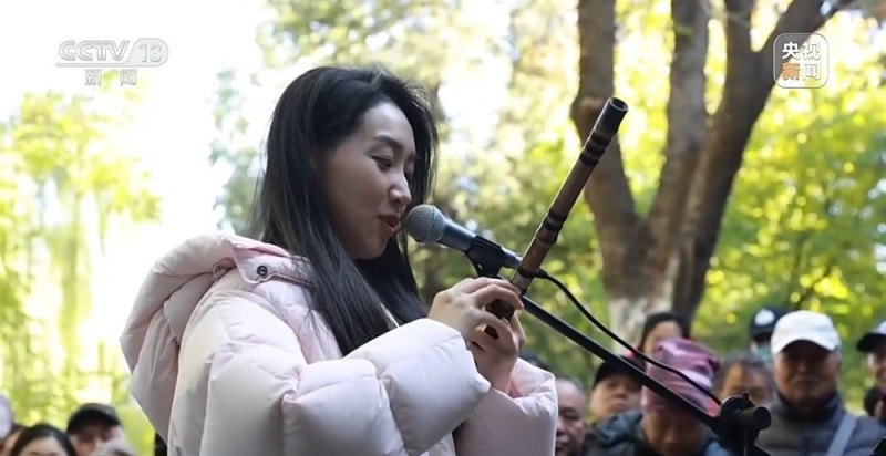 新闻周刊丨人民“演奏家”进公园 市民现场点歌不亦乐乎