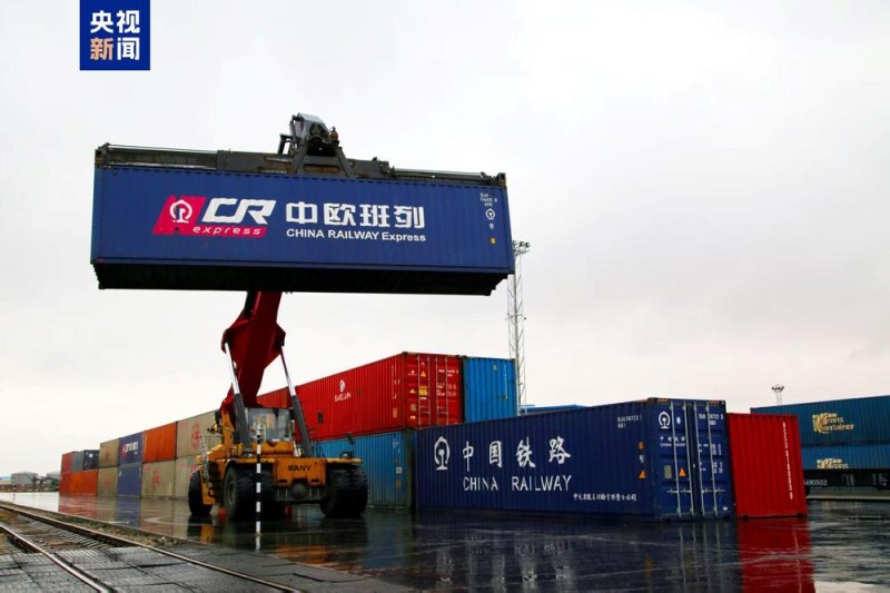 1至11月国家铁路发送货物37.27亿吨