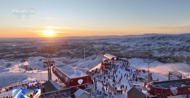 视频丨中小学“雪假”欢乐多 滑雪、“冰浮”解锁冬日乐趣