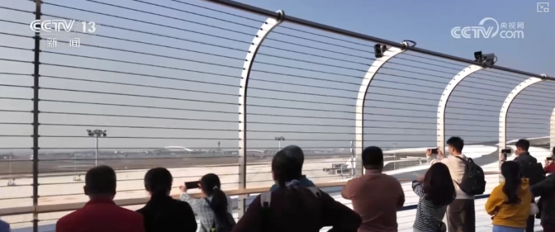 旅客与游客齐聚、民航与文旅融合 粤港澳大湾区机场群建设发展呈现新活力