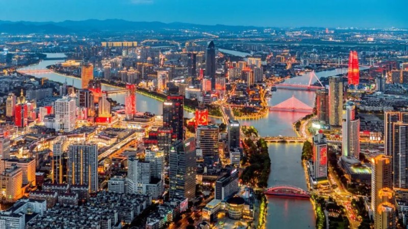 港口年集装箱吞吐量突破4000万箱，是什么概念？