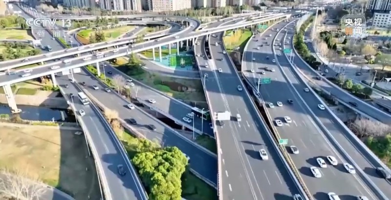 新闻周刊丨2026年中国经济向“内”求变 让老百姓“有钱花、敢花钱”