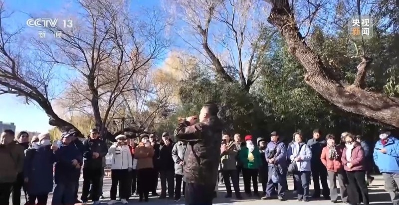 新闻周刊丨人民“演奏家”进公园 市民现场点歌不亦乐乎