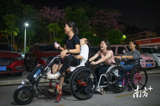 成为一束光,全盲女孩的“铁人”之路