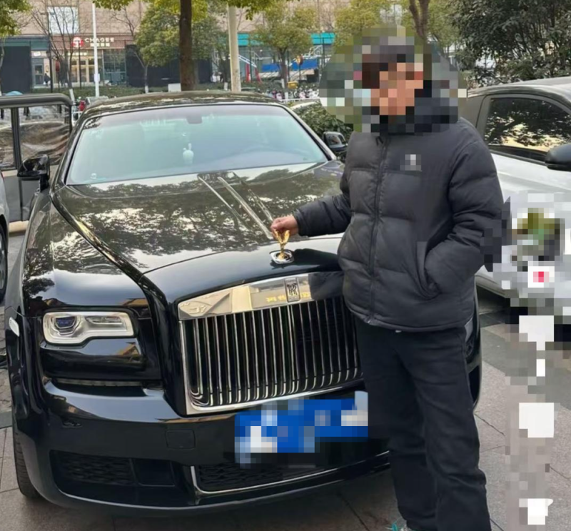 看丹观察爽文《小伙月薪4826元，去看劳斯莱斯37次……》，封面竟是“我自己”？