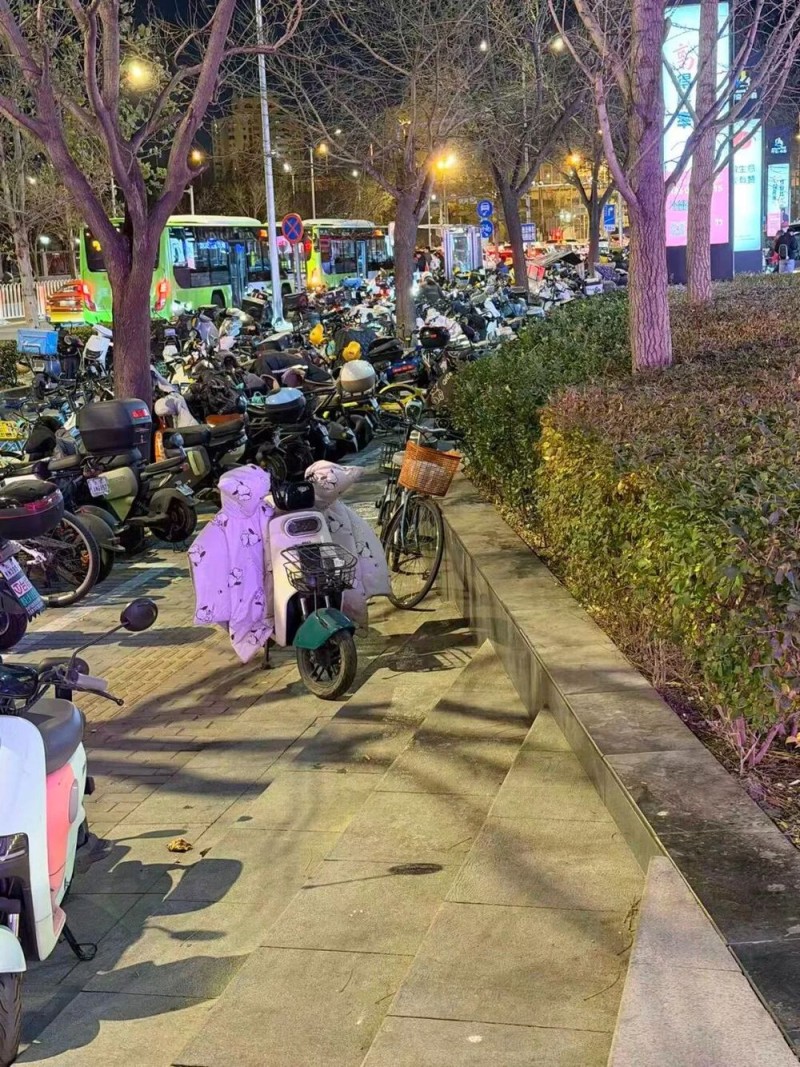 骑行乱、车位缺、执法难:北京700万辆电动自行车的治理考题