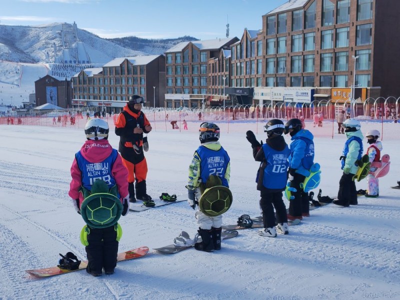 追光｜阿勒泰“雪假”首秀：孩子们的冬天被重新定义