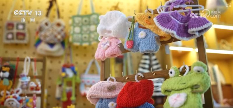 “悦己消费”持续升温带火“娃衣”大市场 开辟时尚玩偶圈新赛道