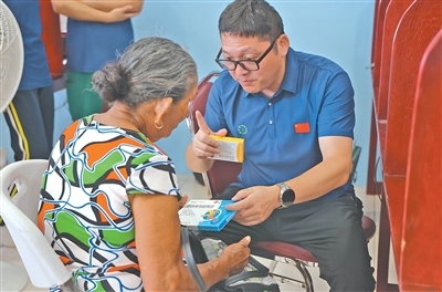 32年来,中国援圭亚那医疗队累计诊治患者近131万人次―― 以仁心仁术架起中圭友谊之桥