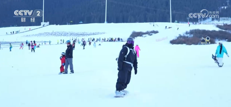 “增设雪假+惠民政策+特色景观”掀起冰雪新热潮 “滑”出消费新“动”力