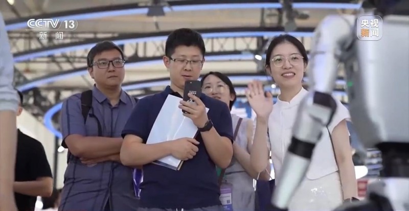 新闻周刊丨2026年中国经济向“内”求变 让老百姓“有钱花、敢花钱”