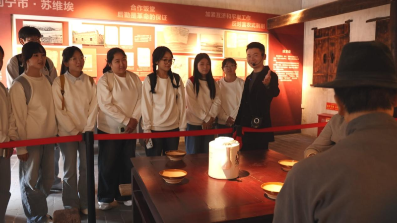 理响中国｜红色精神在“活着的红军街”薪火相传