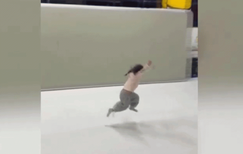 视频丨动作行云流水 4岁萌娃高难度后空翻惊呆网友