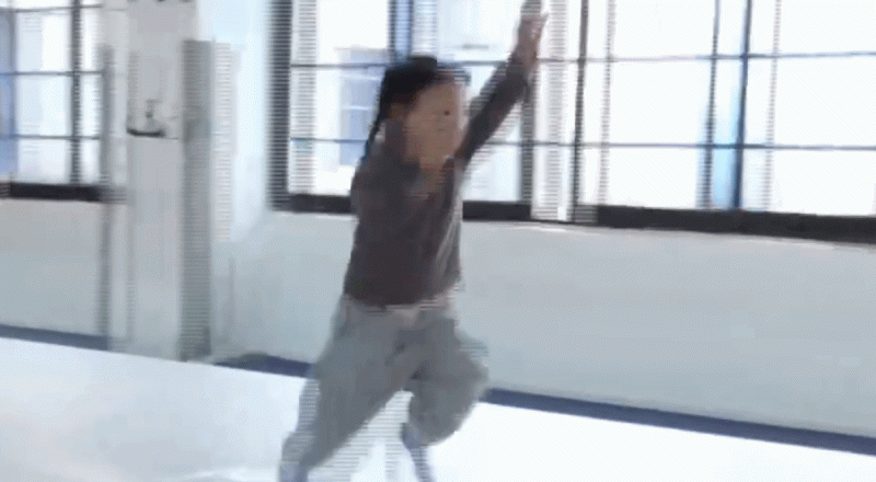 视频丨动作行云流水 4岁萌娃高难度后空翻惊呆网友