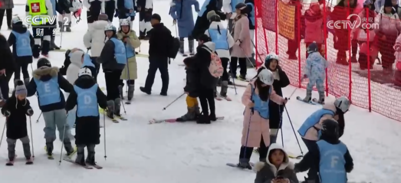“增设雪假+惠民政策+特色景观”掀起冰雪新热潮 “滑”出消费新“动”力