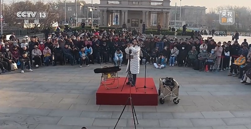 新闻周刊丨人民“演奏家”进公园 市民现场点歌不亦乐乎