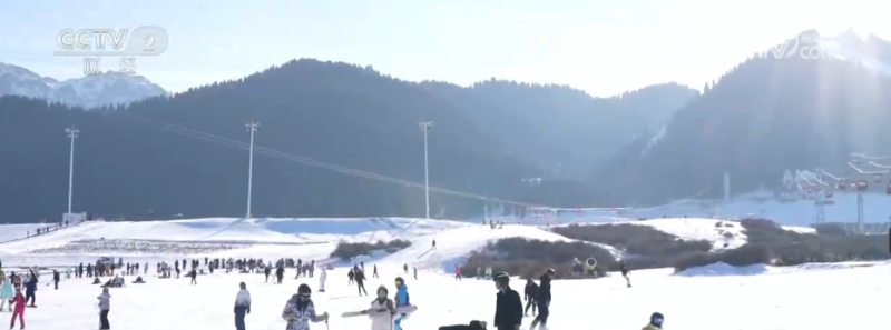 “增设雪假+惠民政策+特色景观”掀起冰雪新热潮 “滑”出消费新“动”力