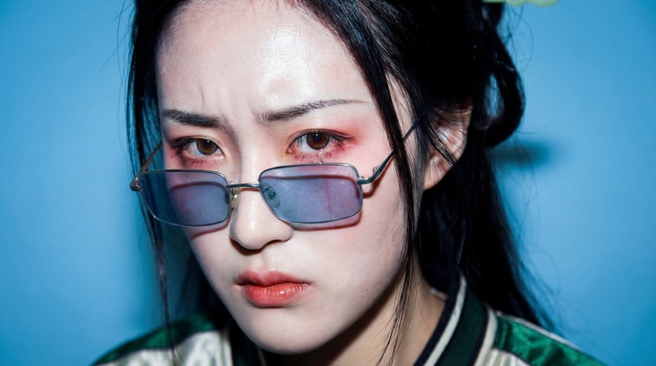 让马斯克变街头痞子、林黛玉穿潮牌，这个AI视频新玩法太上头，手把手教你秒变潮人