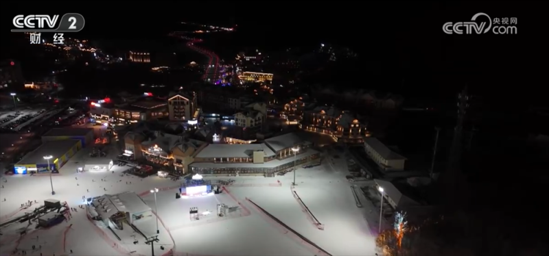 夜滑、冰浮、“云端玩雪”……冰雪“冷资源”激活“热经济” 解锁“流量密码”