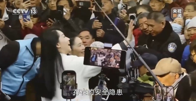 新闻周刊丨人民“演奏家”进公园 市民现场点歌不亦乐乎