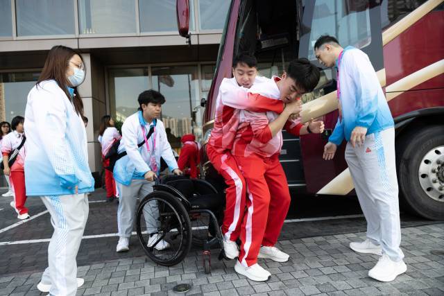 轮椅上的“剑客”