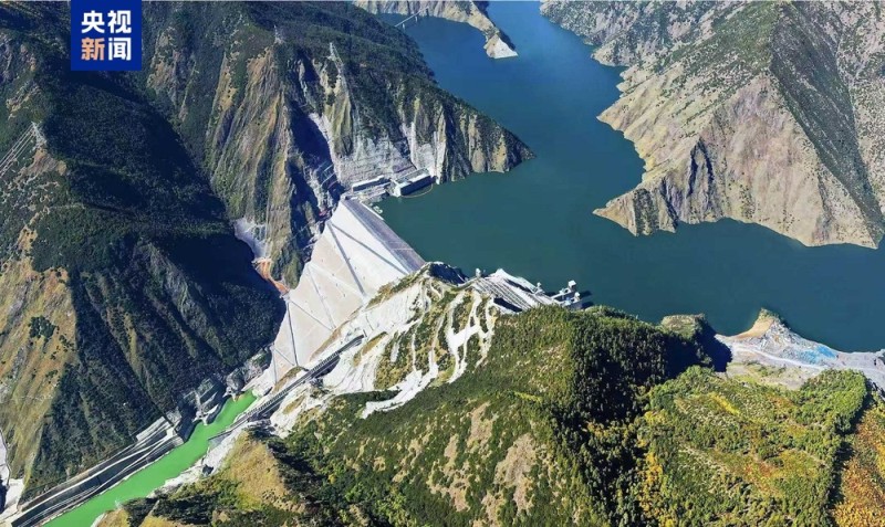 全国首个高海拔岩洞式算力舱智算中心投运