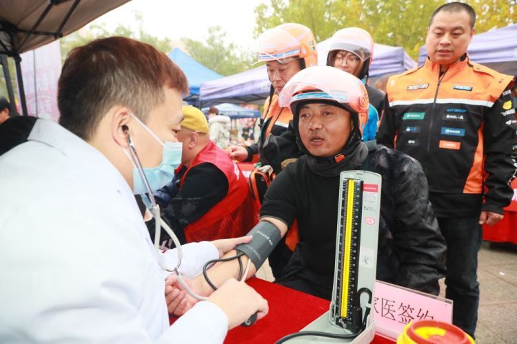 在心尖，一份爱心编织幸福“保障网”