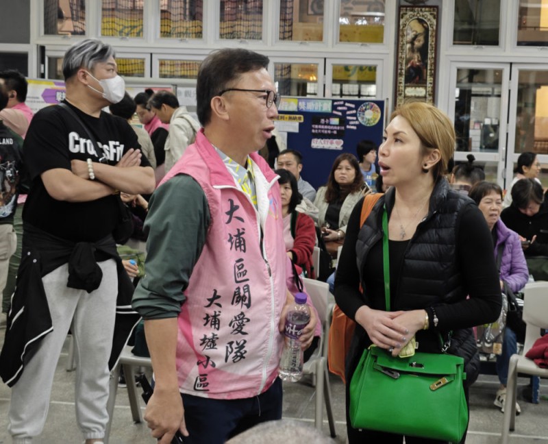 心手相牵 守望相助――香港火灾救援善后行动中的关爱队